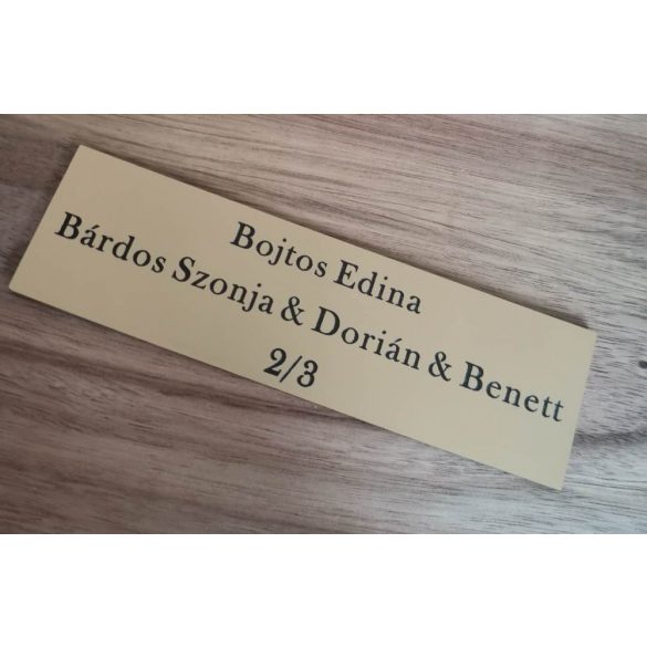 Gravírozott névtábla 